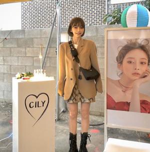 쇼핑몰 CEO 강태리, ‘단발 여신’의 인형 같은 외모…과거 아이돌 그룹 ‘트랜디 출신’