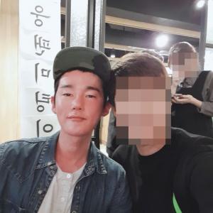 ‘악성림프종 혈액암 완치’ 허지웅, 팬카페 회원들 만났다…“선인장을 죽이지 않는 사람들”