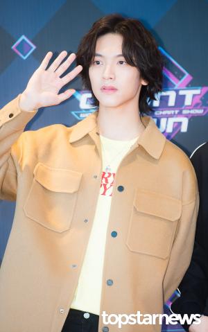 [HD포토] 엔플라잉(N.Flying) 김재현, ‘훈훈한 손인사’ (엠카운트다운)