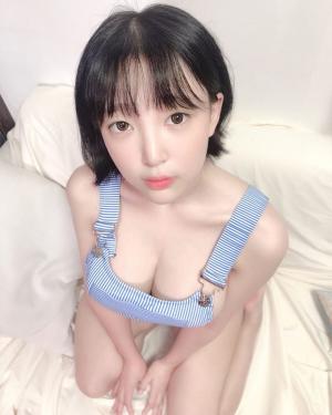 모델 강인경, 청초한 눈빛과 대비 이루는 몸매 공개…‘똘망똘망한 눈망울의 인경이’