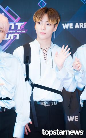 [HD포토] 온앤오프(ONF) 이션, ‘훈훈한 손인사’ (엠카운트다운)