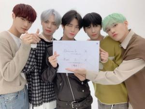 씨아이엑스(CIX), 데뷔 100일 기념 방송서 팬클럽명 픽스(FIX) 공개…11월 컴백 앞둬