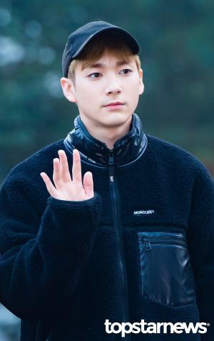 [HD포토] 뉴이스트(NU’EST) 아론(Aron), ‘러브들 안녕~’ (뮤직뱅크)