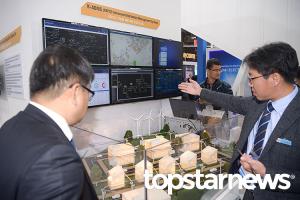 [포토] 빅스포 2019, ‘지능형 배전계통 운영시스템 안내 중인 한국전력공사 직원’ (BIXPO 2019)
