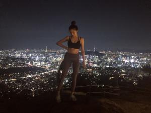 이재황 소개팅녀 유다솜, 직업 돋보이는 야간 산행 인증샷…&apos;이기적 몸매&apos;