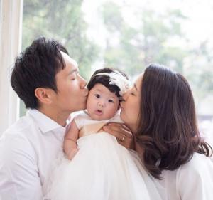 배우 송진우♥미나미, 사랑스러운 딸 우미와 가족사진…아내와 러브스토리-나이 화제