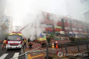 강남역 인근 진흥종합상가 화재, 부상자 10명 이상…서초대로 통제