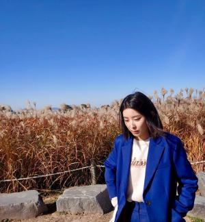 ‘블랙머니’ 권소현, 가을 여자 포스 가득한 근황…‘바람에 머리 휘날리며’