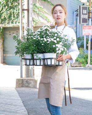 &apos;김수미 아들 정명호♥&apos; 서효림, 나이 잊은 동안 미모 종결자…&apos;결혼-임신 겹경사&apos;