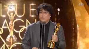 ‘청룡영화상’ 감독상 봉준호, “영광이지만, 민폐인 것 같다”…‘기생하는 창작자’ 수상 소감 눈길