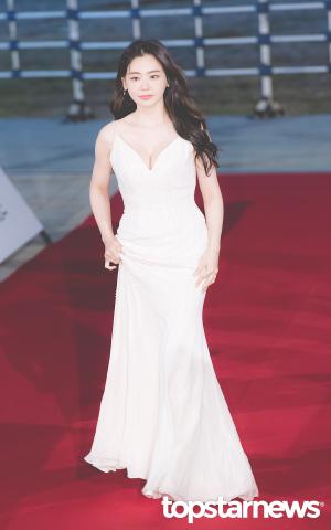 [HD포토] 서유리, ‘가슴라인 강조한 화이트 드레스’ (제40회 청룡영화상 2019 레드카펫)
