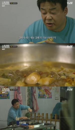 &apos;스트리트푸드파이터2&apos; 백종원, 양꼬치에 맥주로 맛을 낸 국물요리 &apos;피주궈&apos; 흡입 "밤 새겠다" (2)