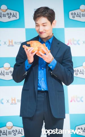 [HD포토] 동방신기(TVXQ) 최강창민, ’치킨을 향한 눈빛’ (양식의양식)