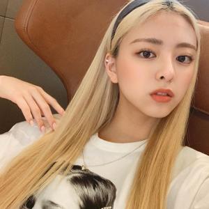 있지(ITZY) 유나, 바비인형 같은 미모로 ‘남심 올킬’…“MMA에서 곧 만나요”