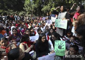 인도 집단 성폭행 살해사건 또 발생…시민들 &apos;분노&apos; 시위