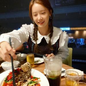 ‘소녀시대’ 윤아, 태국에서 전한 근황…“분명 별로 배 안 고팠는데”