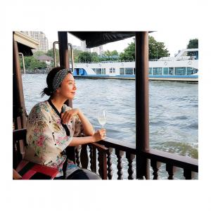 ‘아내의 자격’ 김희애, 과거 방콕서 공개한 사진 눈길…어디서나 빛나는 특급 누나