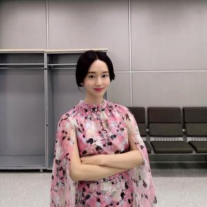 가수 이정현, 남편과 나이 차이 무색한 아름다운 외모…‘남편 직업-최초 집 공개?’