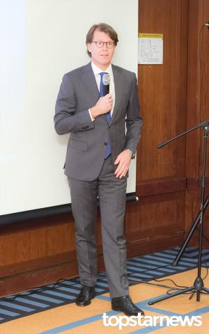 [HD포토] 비지니스 소개하는 마츠 륀드퀴스트(Mats Lundquist) 텔레노어 커넥션 CEO