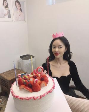 &apos;쌍갑포차&apos; 황정음, 결혼 후 물오른 외모…"생일 축하해준 가족들"