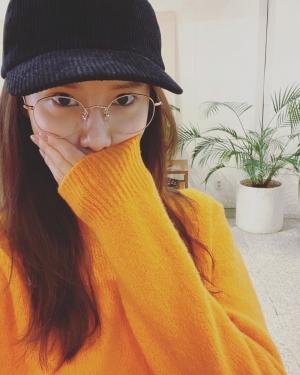 ‘소녀시대‘ 윤아, 오렌지 빛 옷과 함께 근황 전해…‘상큼美 가득’