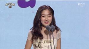 [2019MBC 연기대상] 수목드라마 남녀 우수상, 김혜윤과 차은우 수상...차은우 "이림이처럼 성장하는 모습 보여드리겠다"