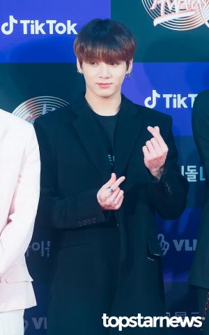 [HD포토] 방탄소년단(BTS) 정국, ‘하트 저글링’ (제34회 골든디스크어워즈)