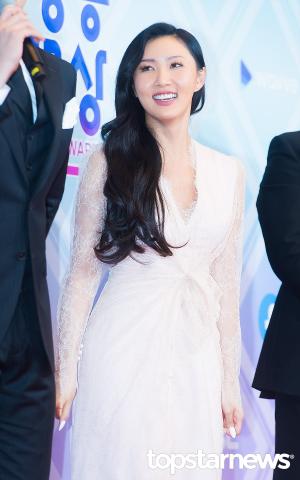 [HD포토] 마마무(MAMAMOO) 화사, ‘화이트 드레스까지 소화해버리는 갓화사’ 2019 MBC 방송연예대상 사진 5장