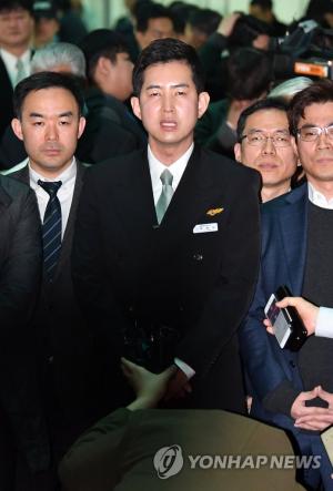 &apos;땅콩회항&apos; 박창진, 1월 21일 정의당 비례대표 경선 출마 &apos;국회의원 도전&apos;