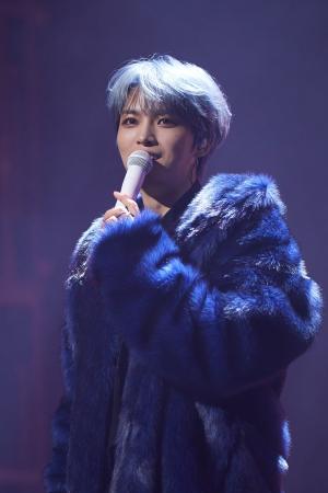 김재중, &apos;애요&apos; 가온차트 3주차 주간 소매점 앨범차트 1위…&apos;아시아투어 ing&apos;