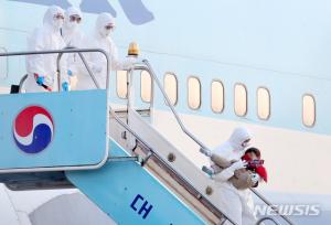 신종코로나(우한폐렴) 탈출 &apos;우한 교민&apos; 2차 전세기, 김포공항 도착…330여명 탑승