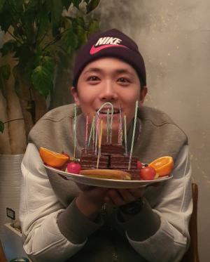 "올해 첫 생일"…이홍기, 입대 후 생일 맞이 네티즌 "제대(전역일)는 언제?"