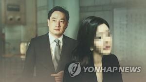 &apos;고소왕&apos; 강용석, &apos;도도맘 김미나 허위고소&apos; 변호사들 고발에 "맞고소" (종합)