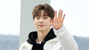 [HD직캠] 뉴이스트(NU&apos;EST) 황민현, 모든 각도에서 빛나는 자연광 민혀니(200217)