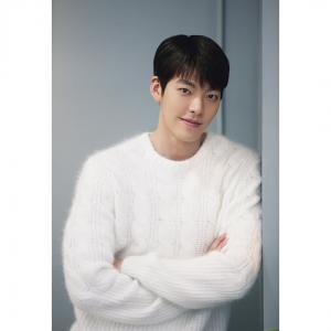 김우빈, 비인두암 극복 후 &apos;새 프로필&apos; 공개→&apos;건강한 복귀&apos; 시동 