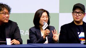 [4K직캠] ‘기생충(PARASITE)’ 곽신애 대표, 트로피는 어떻게 분배되나요?(200219 PARASITE press conference)