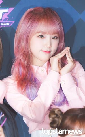 [HD포토] ‘왜때문에 귀여운 거죠?’, ‘핑크헤어’로 ‘캔디’같은 매력 뽐낸 아이즈원(IZ*ONE) 최예나 엠카운트다운 리허설 포토타임 사진 8pics