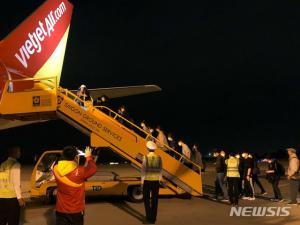 [코로나 현황] 베트남, 하노이행 한국 여객기에 "인근 공항 가라"…긴급 회항