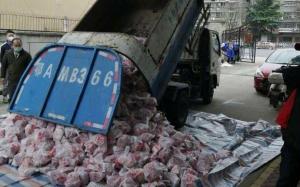 중국 우한 &apos;쓰레기차 배송 고기&apos;에 주민 분노…책임자 면직