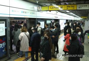 지하철 4호선, 현재 ‘정상운행’…‘단전’ 이유 조사 중