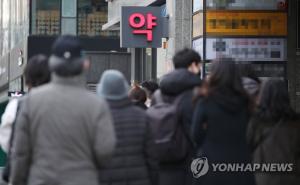 [종합] 부산시 간부급 공무원, 약국서 마스크 판매 지원 나가 &apos;영업방해·갑질&apos;만 하고 복귀