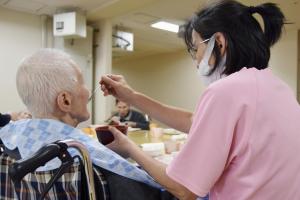 초고령사회 일본, 노인복지시설 코로나19 집단감염 비상…노인 인구비율 이탈리아보다 높아