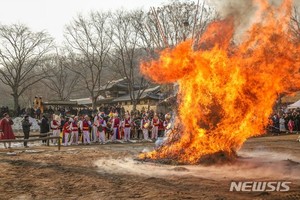 한국민속촌, &apos;코로나19 종식&apos; 기원제 지낸다