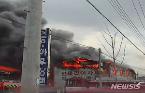 안동 건축자재 창고서 불...1억7000만원 피해(종합)