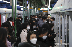 신천지外 집단감염 25% 직장서 발생…34% 의료기관·12% 종교시설