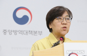 질본 "신천지 제외해도 20대 환자 多.…젊은층 감염시 증폭 위험 커"