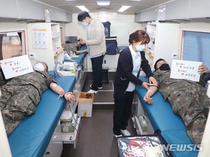 군인들 없었으면 어쩔 뻔…코로나19에 헌혈 軍 의존↑