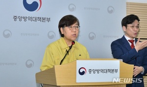 일상 소독 어떻게…"하루 한번 소독제 뿌리지 말고 닦아주기"