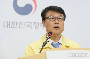 식약처, 코로나 치료제‧백신 임상은 &apos;우선‧신속 심사&apos;