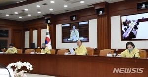 홍남기 "공항 입점 중소·소상공 임대료 50% 감면…대기업도 20%"(종합)